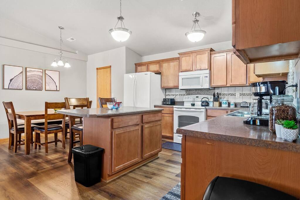 ラピッドシティ Convenient Townhouse - Near Airportヴィラ エクステリア 写真