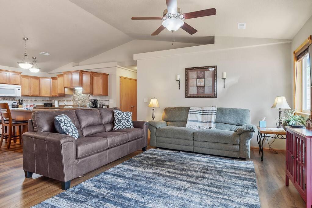 ラピッドシティ Convenient Townhouse - Near Airportヴィラ エクステリア 写真