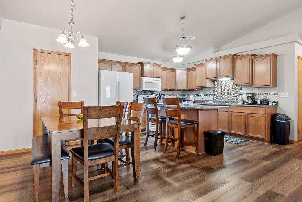 ラピッドシティ Convenient Townhouse - Near Airportヴィラ エクステリア 写真