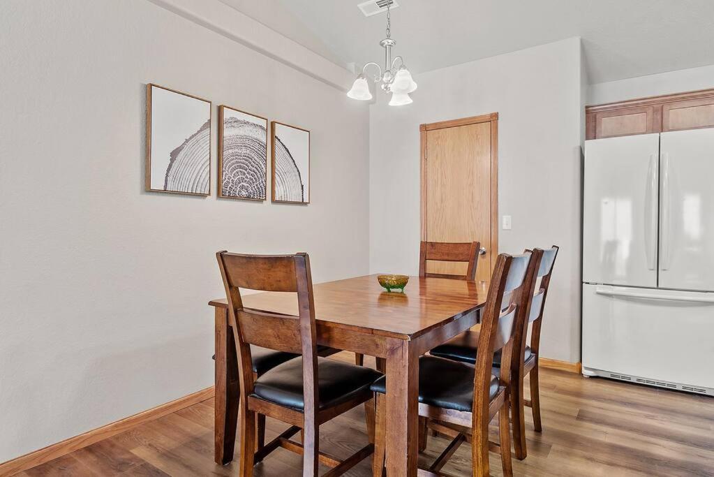 ラピッドシティ Convenient Townhouse - Near Airportヴィラ エクステリア 写真